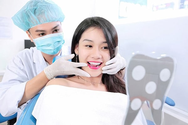 Tẩy trắng răng bằng máy tại phòng khám nha khoa