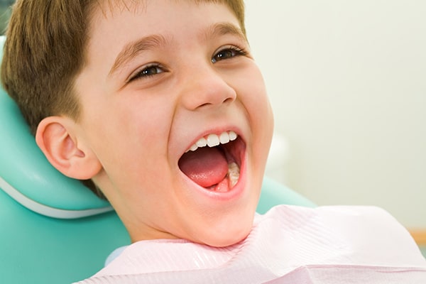 Trẻ em có trồng răng Implant được không? 